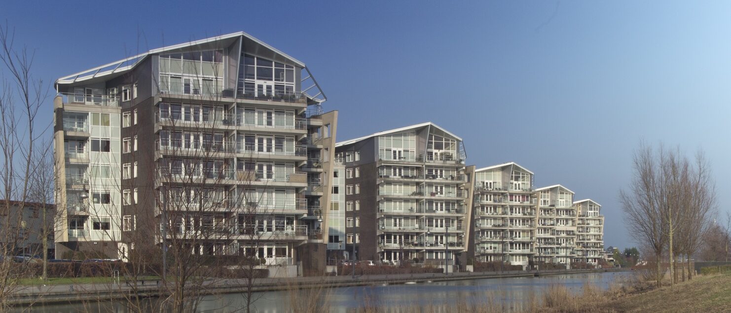 Appartementen aan het Heemkanaal in Oosterheem